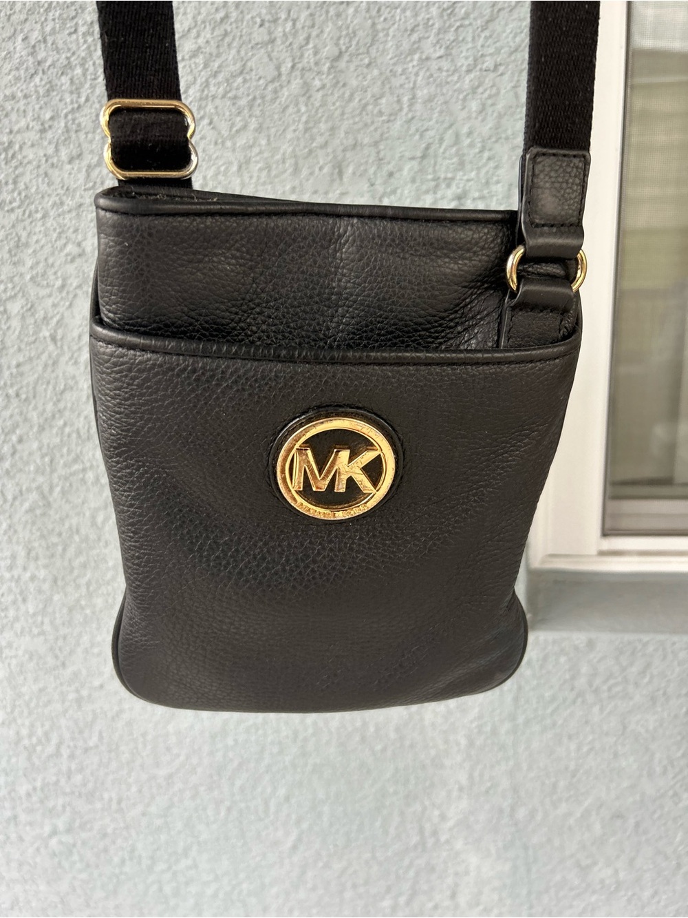 Michael Kors Fulton Black Pebbled Leather Crossbody Bag Gold MK Logo Purse